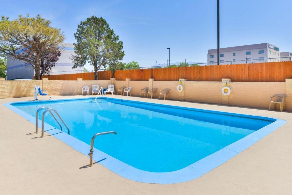 Days Inn By Wyndham Albuquerque Northeast Exterior photo